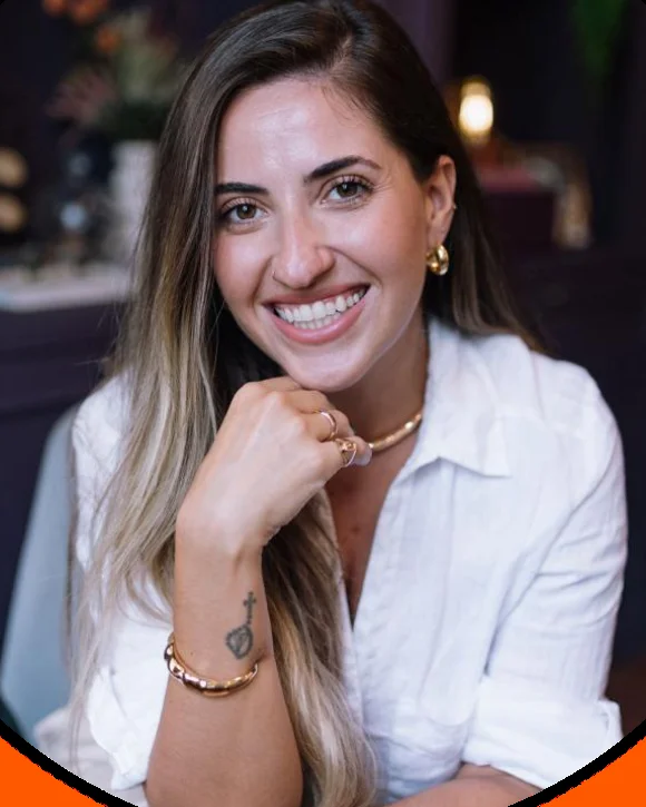Foto da professora Mariane Dourado